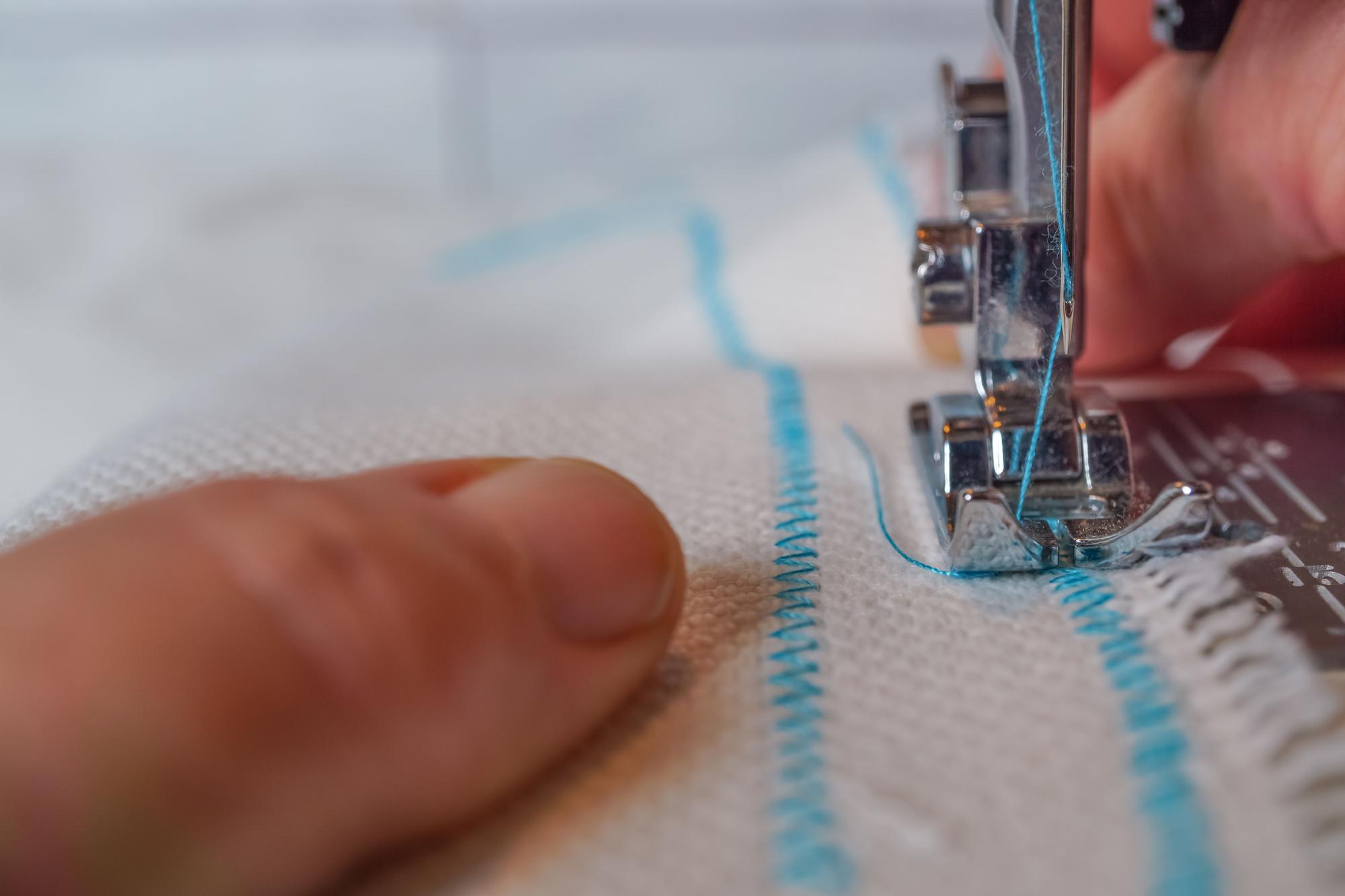 Hand and machine mixed stitch on linen